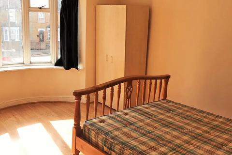 4 bedroom terraced house to rent, Ripple Road, Barking IG11