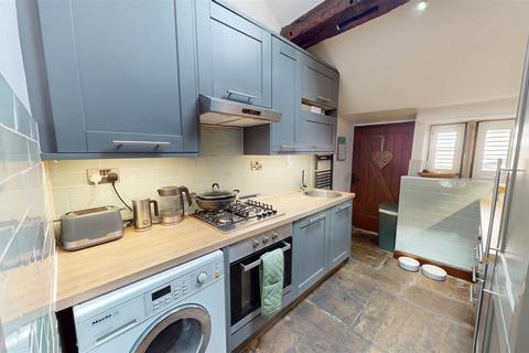 2 bedroom cottage for sale, Wakefield Road, Lightcliffe, Halifax