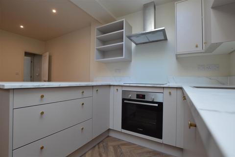 3 bedroom townhouse to rent, Heath Road, Norwich