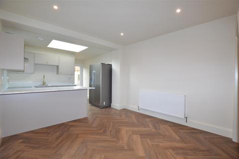3 bedroom townhouse to rent, Heath Road, Norwich