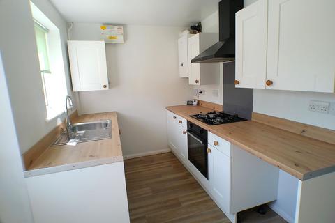 2 bedroom semi-detached house to rent, Hine Avenue, Newark, NG24