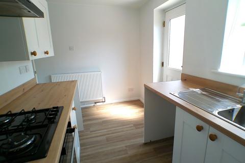 2 bedroom semi-detached house to rent, Hine Avenue, Newark, NG24