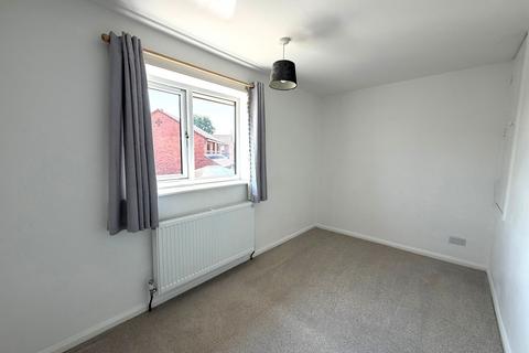 2 bedroom semi-detached house to rent, Hine Avenue, Newark, NG24