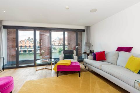 2 bedroom end of terrace house to rent, Windsor Quay Farmyard SL4