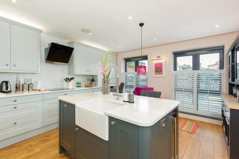 2 bedroom end of terrace house to rent, Windsor Quay Farmyard SL4