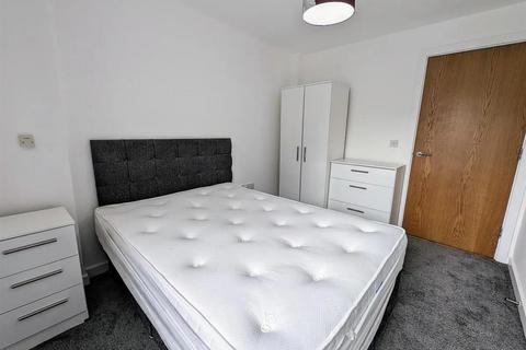 2 bedroom apartment to rent, Constable Avenue, London E16