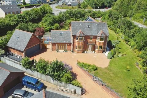 6 bedroom detached house for sale, Coach Bach, Tredegar