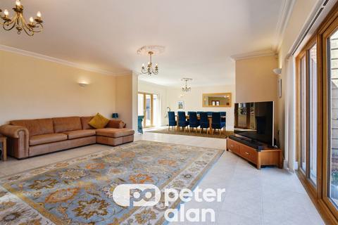 6 bedroom detached house for sale, Coach Bach, Tredegar