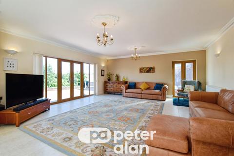 6 bedroom detached house for sale, Coach Bach, Tredegar