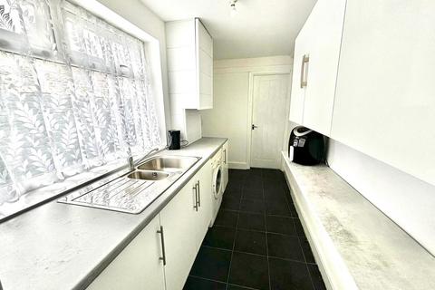 3 bedroom house to rent, Holly Street, Middlesbrough, TS1
