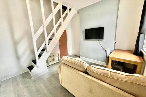 3 bedroom house to rent, Holly Street, Middlesbrough, TS1