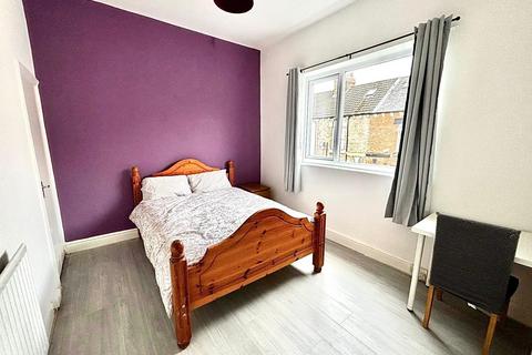 3 bedroom house to rent, Holly Street, Middlesbrough, TS1