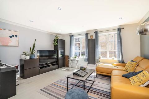 3 bedroom semi-detached house to rent, Prospect Place, London E1W