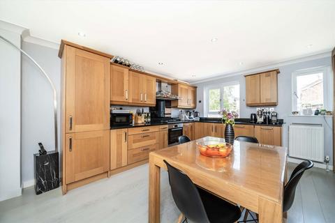3 bedroom semi-detached house to rent, Prospect Place, London E1W
