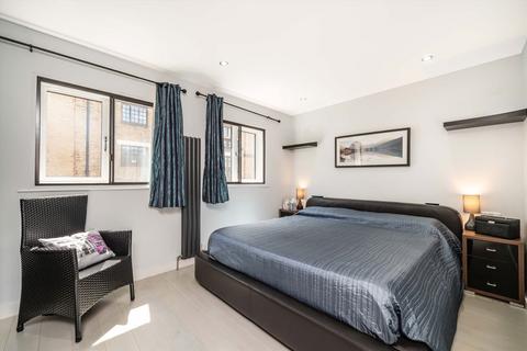 3 bedroom semi-detached house to rent, Prospect Place, London E1W