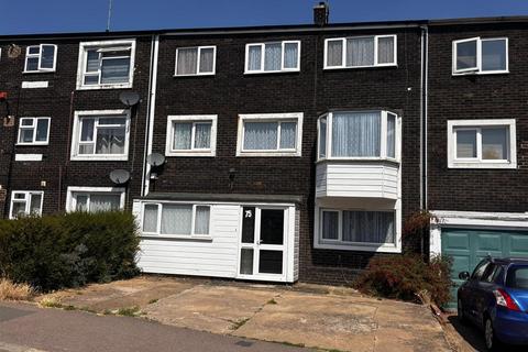 5 bedroom terraced house to rent, Northdown Road, Hatfield