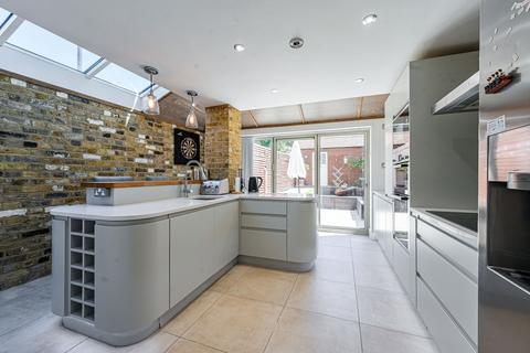 4 bedroom semi-detached house to rent, Dalmally Road, Croydon, CR0
