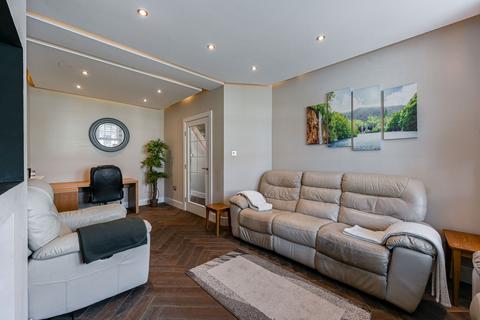 4 bedroom semi-detached house to rent, Dalmally Road, Croydon, CR0