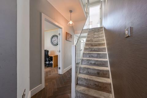 4 bedroom semi-detached house to rent, Dalmally Road, Croydon, CR0