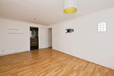 3 bedroom flat for sale, Mulberry Close, Broxbourne