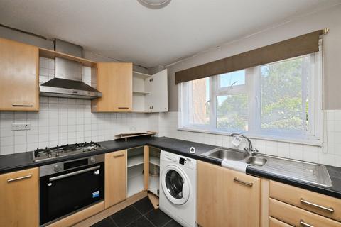 3 bedroom flat for sale, Mulberry Close, Broxbourne