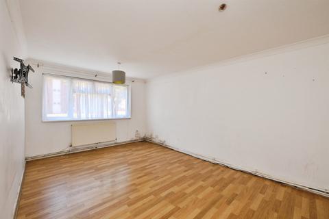 3 bedroom flat for sale, Mulberry Close, Broxbourne