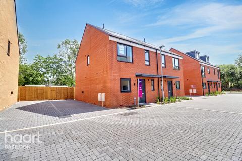 3 bedroom semi-detached house for sale, Ghyllgrove Place, Basildon