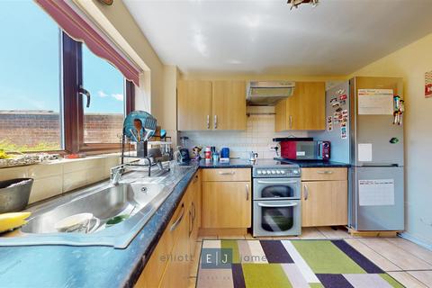 2 bedroom apartment to rent, Weald Hall Lane, Epping CM16
