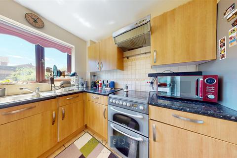 2 bedroom apartment to rent, Weald Hall Lane, Epping CM16
