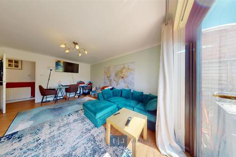 2 bedroom apartment to rent, Weald Hall Lane, Epping CM16