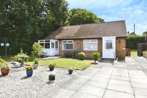 2 bedroom semi-detached bungalow for sale, Howdale Road, Hull