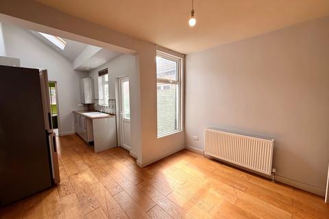 2 bedroom house to rent, Trevor Road, Southsea, PO4