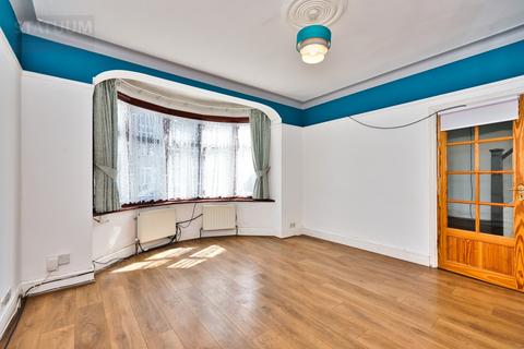 4 bedroom terraced house to rent, Newbury Road, Gants Hill, Redbridge, Ilford, Essex, IG2