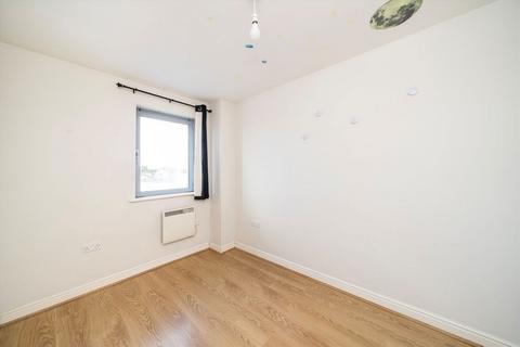 2 bedroom flat for sale, Balham High Road, London SW17