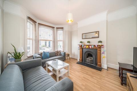4 bedroom terraced house to rent, Ballater Road, London SW2