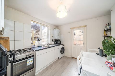 4 bedroom terraced house to rent, Ballater Road, London SW2
