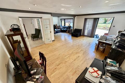 5 bedroom detached house to rent, Watford Way, London NW7