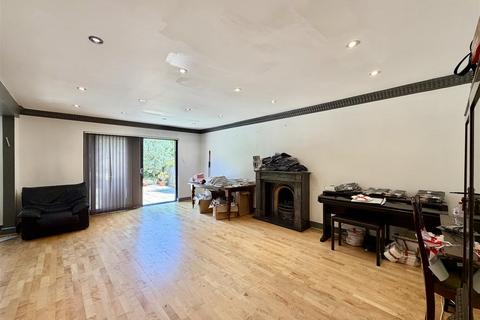 5 bedroom detached house to rent, Watford Way, London NW7