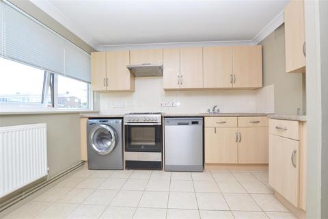 3 bedroom flat to rent, Suffolk Square, Norwich