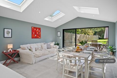 3 bedroom semi-detached house to rent, Hillview Road, London, NW7
