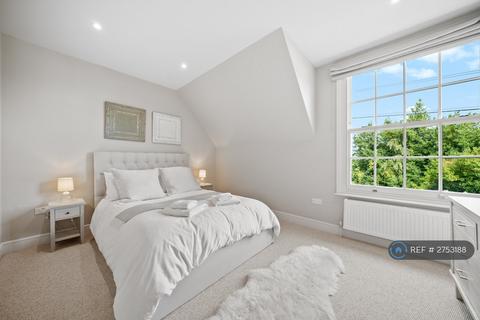 3 bedroom semi-detached house to rent, Hillview Road, London, NW7