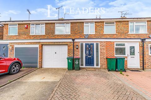 3 bed house for rent in Saunders Close, Crawley, RH10