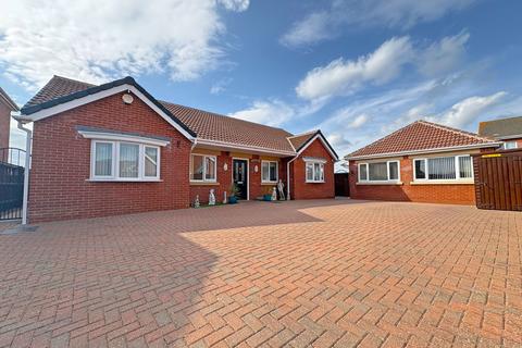 4 bedroom detached bungalow for sale, Wickenby Way, Skegness, Lincolnshire, PE25 1GR