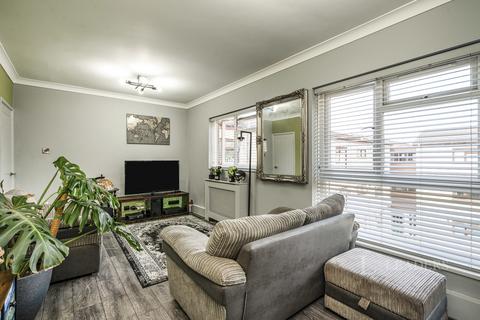 2 bedroom flat to rent, St. James Close, Norwich, Norfolk, NR3