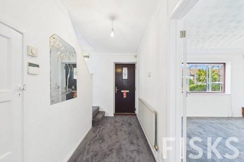 3 bedroom semi-detached house to rent, Rosewood Avenue, Hornchurch, RM12