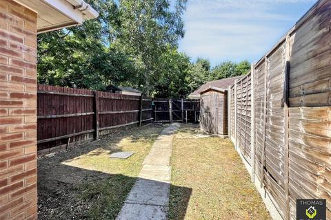 2 bedroom terraced house to rent, Bishops Castle Way, Gloucester