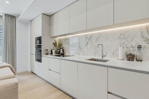 3 bedroom flat for sale, Leven Road, London