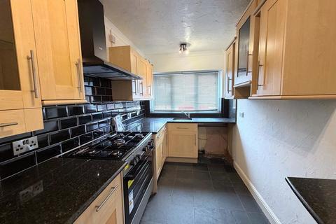3 bedroom semi-detached house to rent, Hallam Road, Uttoxeter