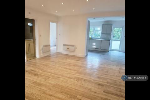 3 bedroom flat to rent, High Meadow Crescent, London, NW9