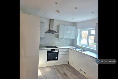 3 bedroom flat to rent, High Meadow Crescent, London, NW9